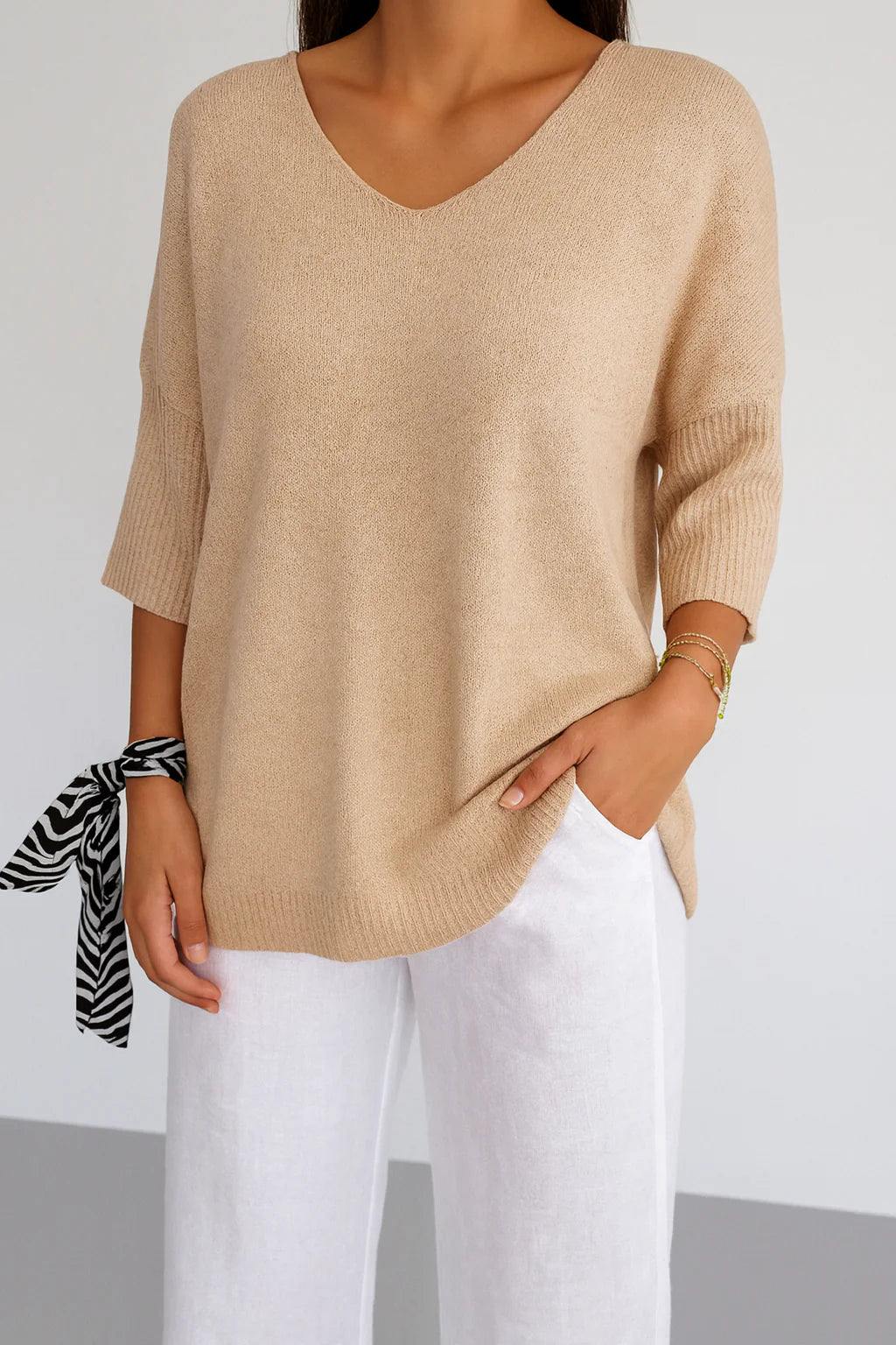 Damski sweter z dekoltem w serek i rękawem 3/4 | Styl casualowy