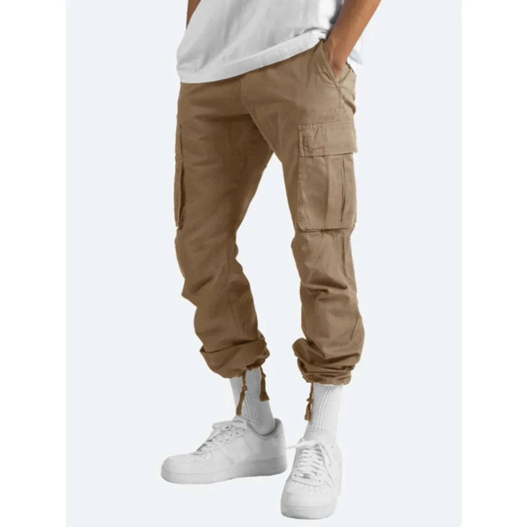 Męskie spodnie cargo z kieszeniami po bokach | Styl streetwear