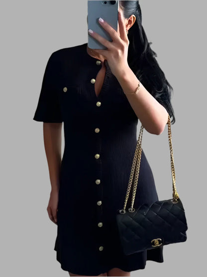 Damska dzianinowa sukienka z guzikami i krótkim rękawem | Styl elegancki